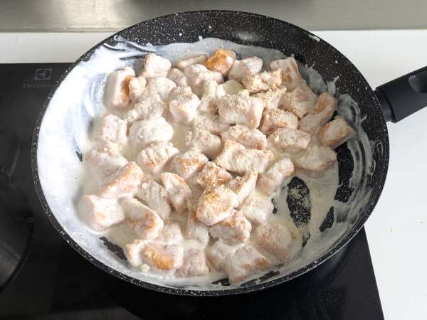 Creamy pumpkin gnocchi with cream cheese and crunchy walnuts - Preparation step 7