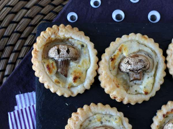 Halloween tarts with mushrooms and garlic-herb cheese - Preparation step 8