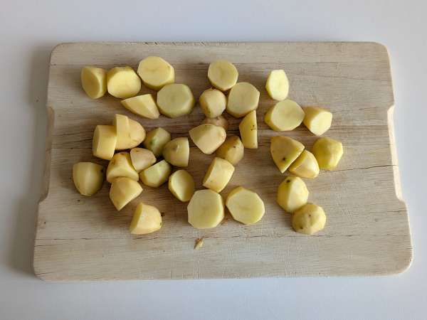 Creamy baked cacio e pepe potatoes: the easy side dish that drives everyone crazy! - Preparation step 1