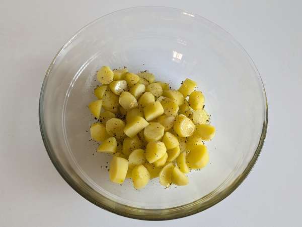 Creamy baked cacio e pepe potatoes: the easy side dish that drives everyone crazy! - Preparation step 4