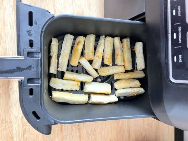 Cassava fries in the Air Fryer - Preparation step 4