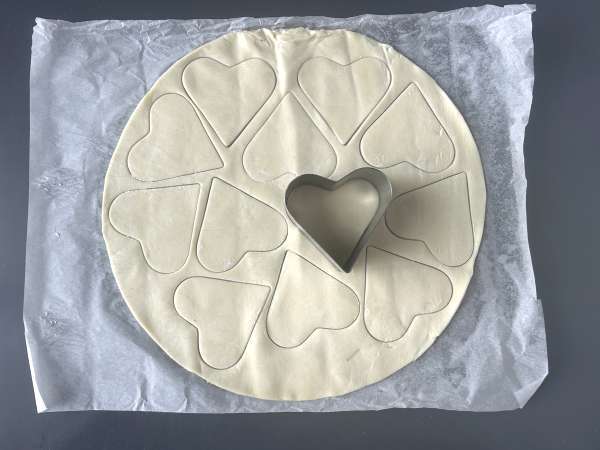 Ghost cookies: the easiest and funniest Halloween recipe to make with children - Preparation step 1