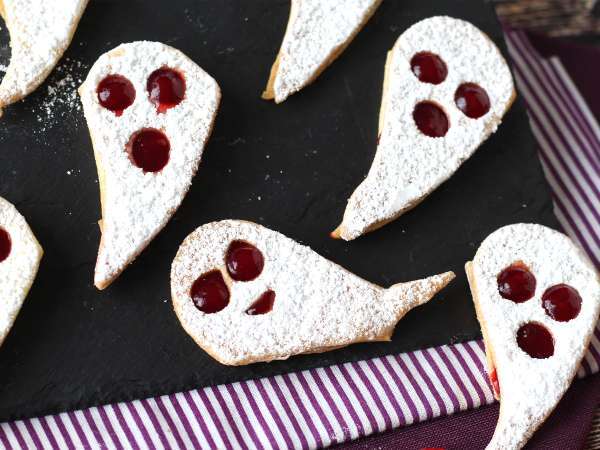 Ghost cookies: the easiest and funniest Halloween recipe to make with children - Preparation step 7