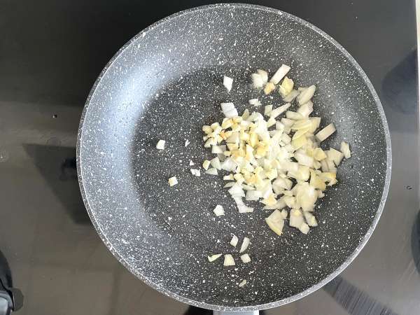 Rice with red beans and smoked bacon: a typical Cuban dish - Preparation step 2