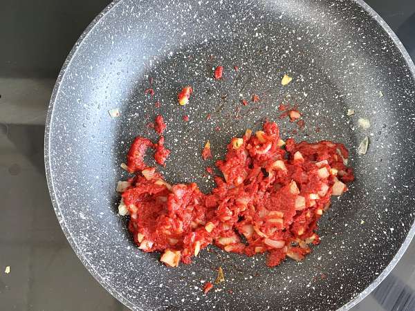 Rice with red beans and smoked bacon: a typical Cuban dish - Preparation step 3