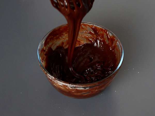 Turn your brownie into a chocolate pinecone! - Preparation step 2