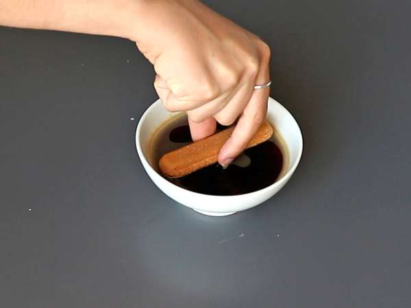 Tiramisu cabin-shaped log without mould for coffee lovers - Preparation step 2