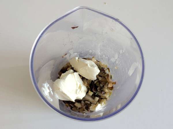 Creamy pasta with radicchio, crispy bacon and walnuts: quick and irresistible recipe - Preparation step 4