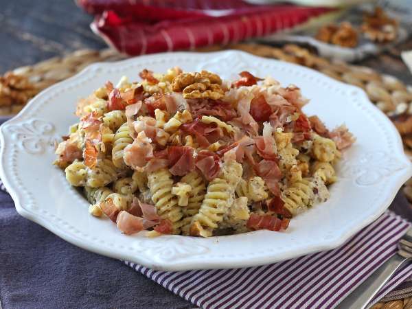 Creamy pasta with radicchio, crispy bacon and walnuts: quick and irresistible recipe - Preparation step 7