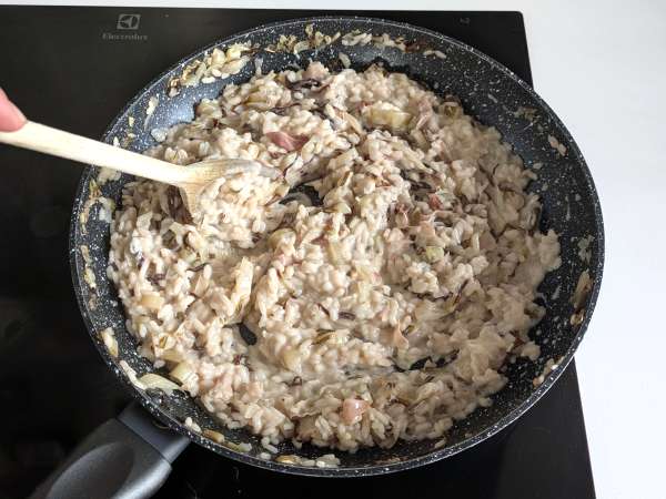 Creamy and flavorful radicchio, speck and cream cheese risotto - Preparation step 7