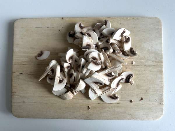 A quick and easy recipe for pan-fried mushrooms - Preparation step 1
