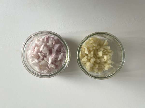 A quick and easy recipe for pan-fried mushrooms - Preparation step 2