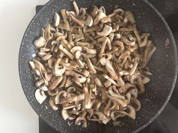 A quick and easy recipe for pan-fried mushrooms - Preparation step 5