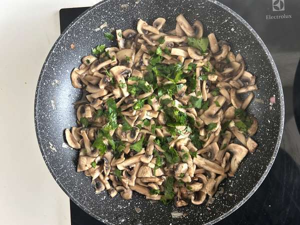 Mushroom baked eggs: a quick and ultra-comforting recipe! - Preparation step 6