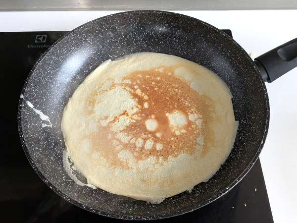Ricotta and mushroom crepes: the perfect creamy vegetarian recipe for any occasion - Preparation step 5