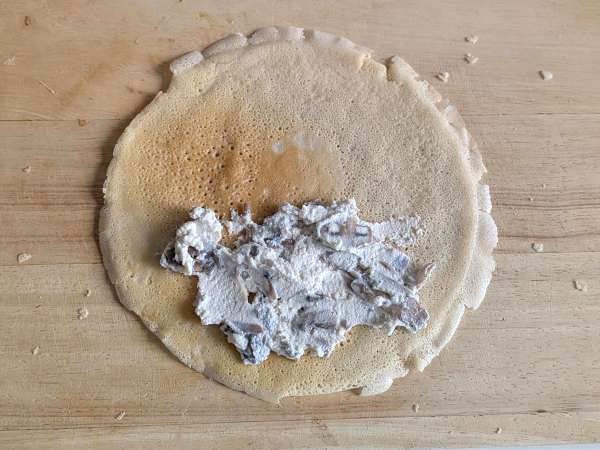 Ricotta and mushroom crepes: the perfect creamy vegetarian recipe for any occasion - Preparation step 8