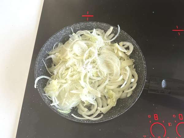 Onion confit: simple, elegant and perfect with meats and cheeses - Preparation step 3