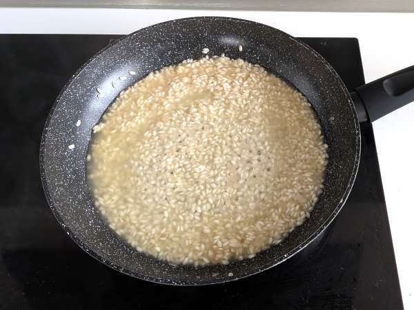 Lime and pink peppercorns risotto: elegant and vegetarian recipe for special dinners - Preparation step 4