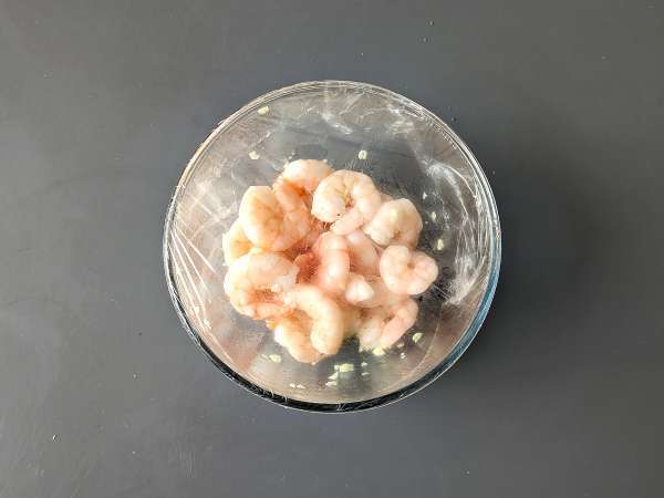 Shrimps cooked in the Air Fryer, a simple and tasty recipe - Preparation step 3