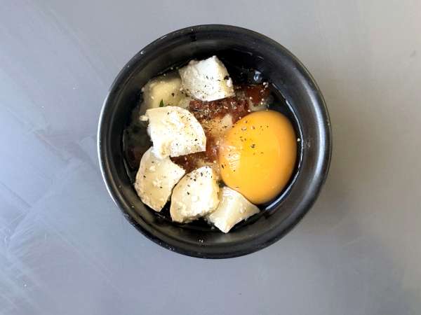 Baked eggs cocotte with goat cheese and sundried tomatoes cooked with Air Fryer! - Preparation step 3