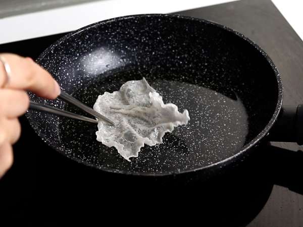 How to make rice paper chips? - Preparation step 2