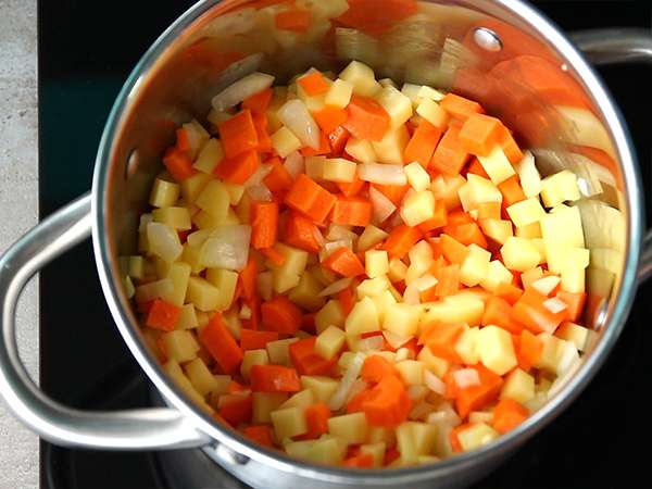 Simple cabbage soup - Preparation step 2