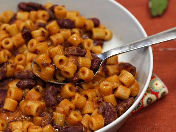 Pasta e fagioli, the quick and creamy Italian recipe that combines pasta with beans - Preparation step 6