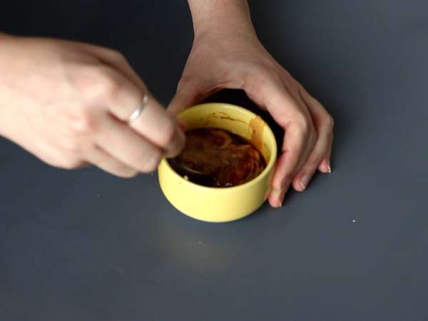 Colourful rice vermicelli and shrimp salad with peanut sauce - Preparation step 3