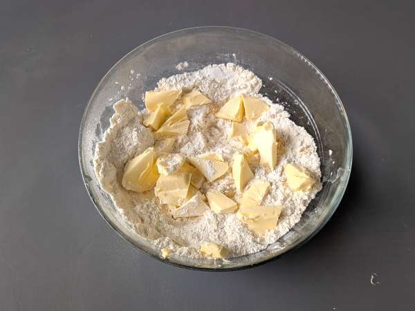 Shortbread tart with strawberry jam, perfect for Valentine's day - Preparation step 2