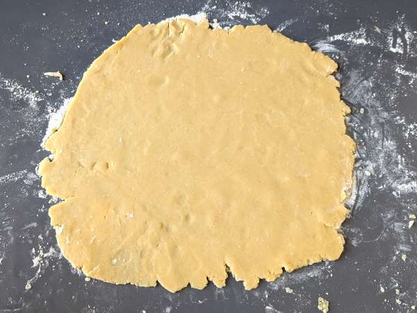 Strawberry jam Valentine's Day tarts: homemade romantic treats - Preparation step 3