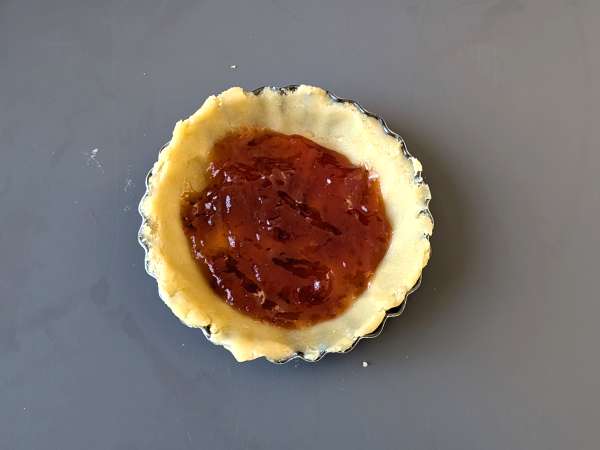 Strawberry jam Valentine's Day tarts: homemade romantic treats - Preparation step 4