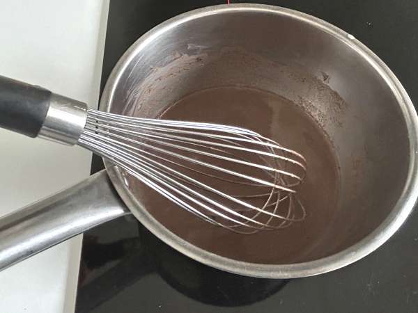 Homemade hot chocolate: the easy recipe for thick, shiny, silky chocolate - Preparation step 3