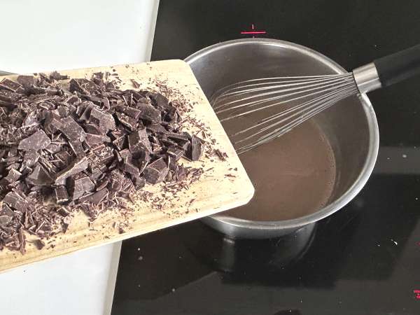 Homemade hot chocolate: the easy recipe for thick, shiny, silky chocolate - Preparation step 4