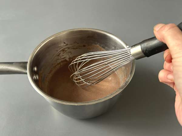 Homemade hot chocolate: the easy recipe for thick, shiny, silky chocolate - Preparation step 5