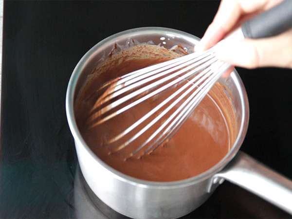 Chocolate macaroons, recipe and tips - French macarons - Preparation step 1