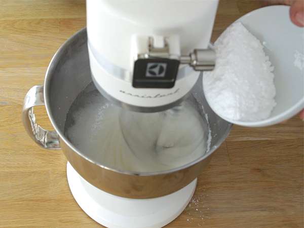 Chocolate macaroons, recipe and tips - French macarons - Preparation step 2