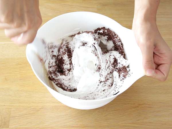 Chocolate macaroons, recipe and tips - French macarons - Preparation step 4