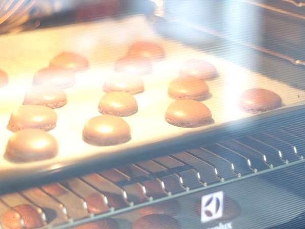 Chocolate macaroons, recipe and tips - French macarons - Preparation step 6
