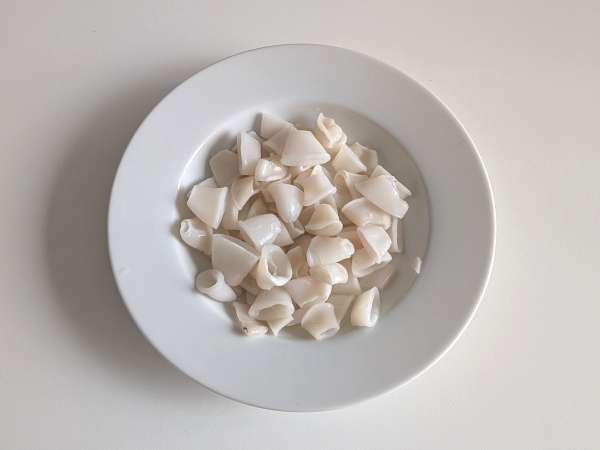 Pasta with frozen squid and cherry tomatoes: simple and tasty recipe - Preparation step 1