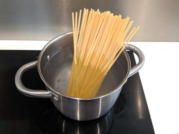 Pasta with frozen squid and cherry tomatoes: simple and tasty recipe - Preparation step 5