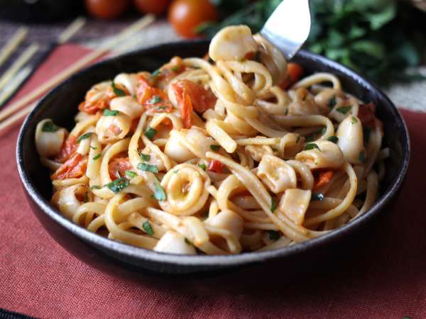 Pasta with frozen squid and cherry tomatoes: simple and tasty recipe - Preparation step 7