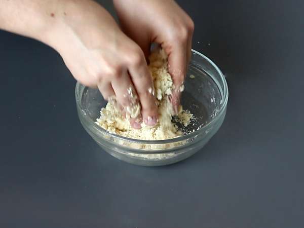 Blueberry crumble cake: the cake that combines fondant, softness and crunch! - Preparation step 2