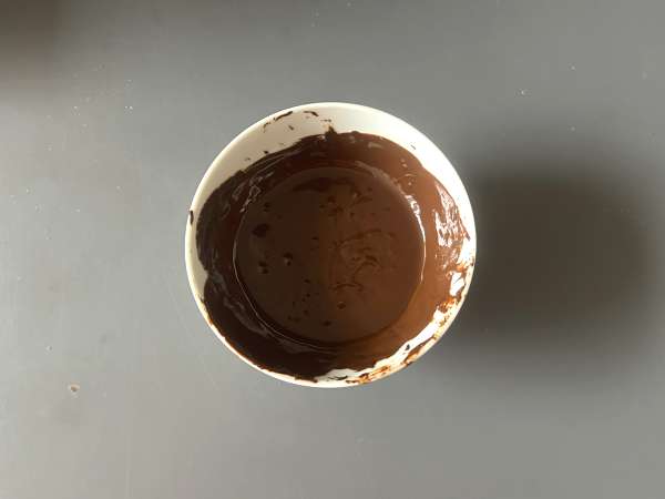 Ladyfingers hearts with chocolate and pistachio coating - Preparation step 2