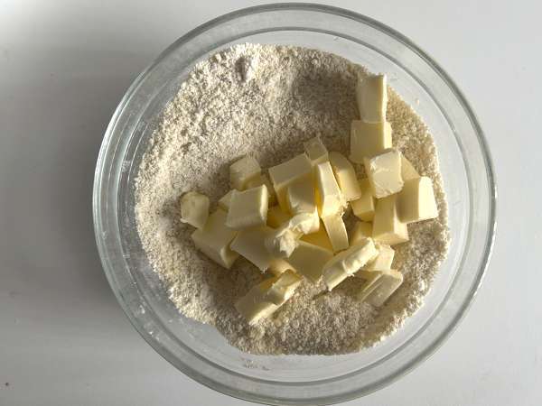 Blueberry crumble: golden on top, juicy on the inside - Preparation step 2