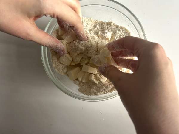 Blueberry crumble: golden on top, juicy on the inside - Preparation step 3