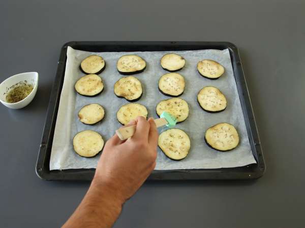 Baked eggplants, a light and tasty side dish - Preparation step 4