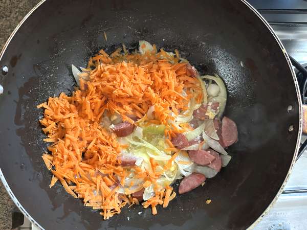 Brazilian Farofa with Calabrian sausage - Preparation step 2