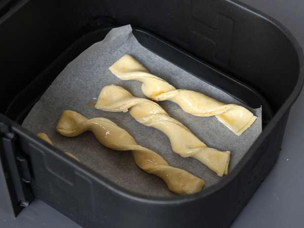 Flaky cheese twists with Airfryer - Preparation step 6