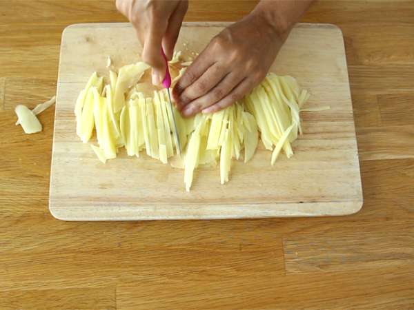 Crispy potato straws - Pommes pailles, easy-to-make with the Airfryer - Preparation step 1