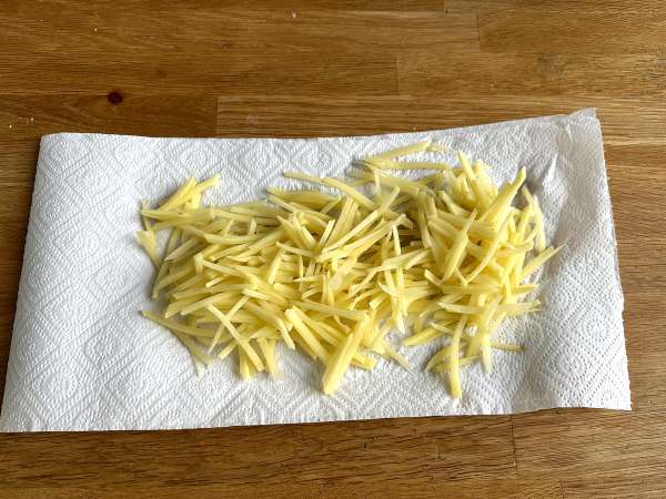 Crispy potato straws - Pommes pailles, easy-to-make with the Airfryer - Preparation step 3